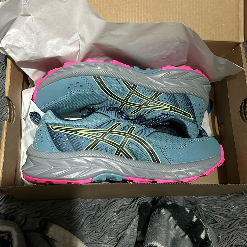 Gorgeous running/walking shoes worn 2x only